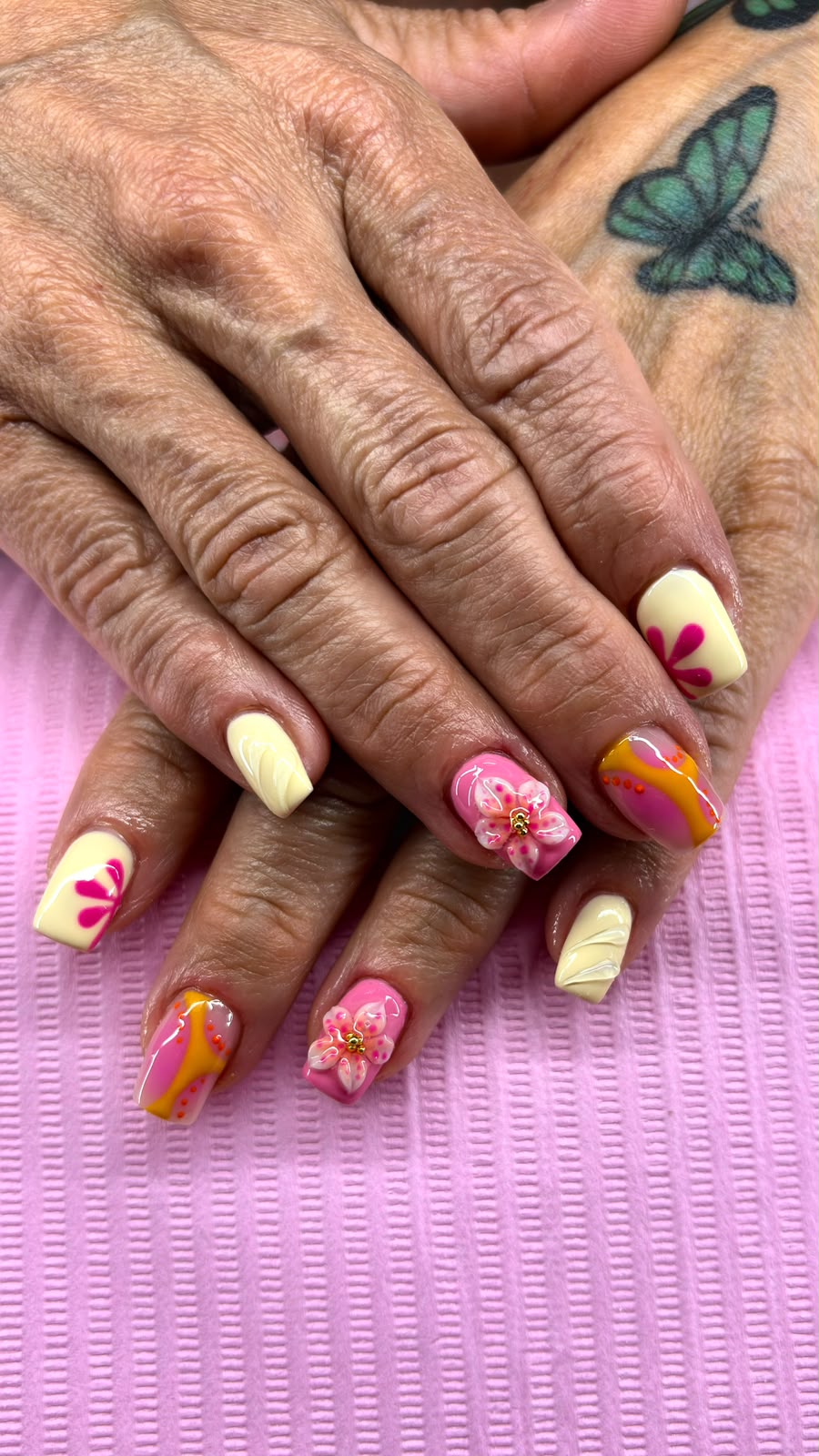 Diseño de uñas realizado en NOVA nail studio