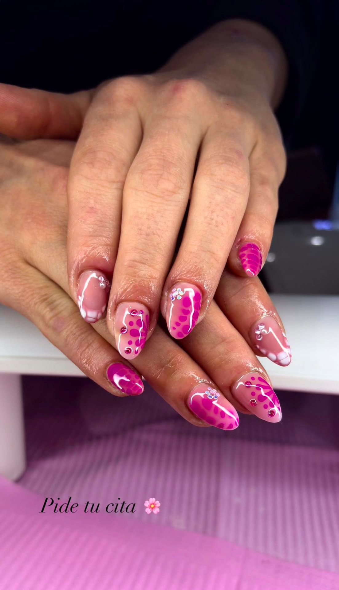 Diseño de uñas realizado en NOVA nail studio